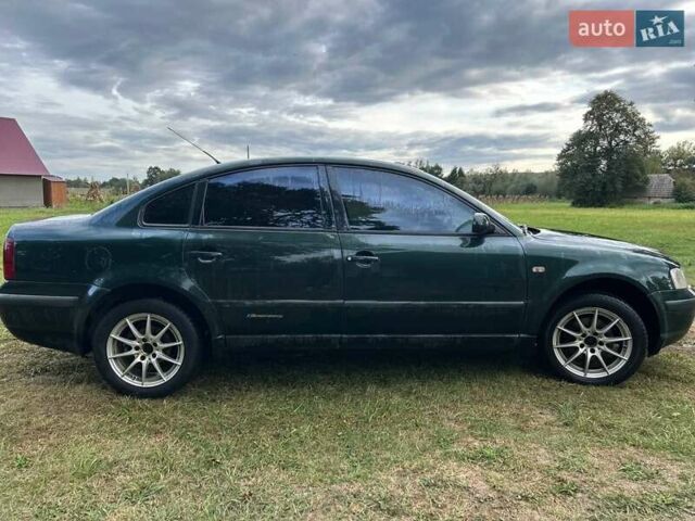 Зеленый Фольксваген Пассат, объемом двигателя 1.6 л и пробегом 320 тыс. км за 3000 $, фото 9 на Automoto.ua