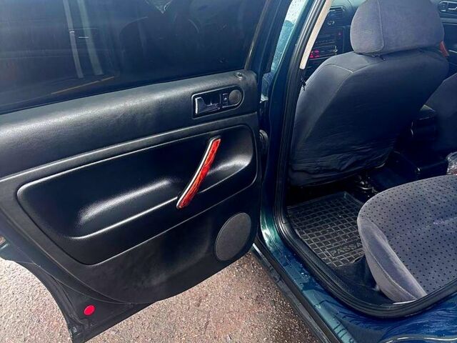 Зеленый Фольксваген Пассат, объемом двигателя 1.9 л и пробегом 302 тыс. км за 3650 $, фото 9 на Automoto.ua