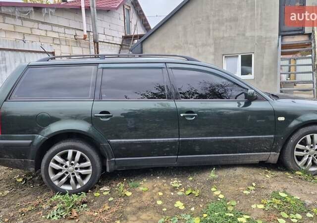 Зеленый Фольксваген Пассат, объемом двигателя 1.8 л и пробегом 250 тыс. км за 4200 $, фото 1 на Automoto.ua