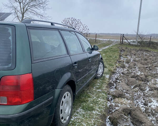 Зеленый Фольксваген Пассат, объемом двигателя 1.9 л и пробегом 390 тыс. км за 2650 $, фото 2 на Automoto.ua