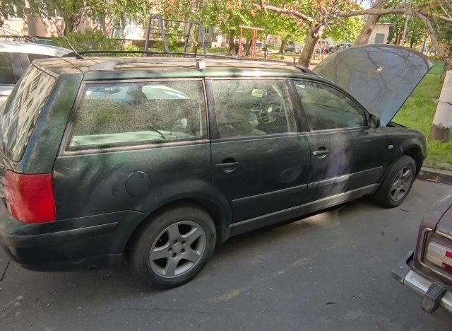 Зеленый Фольксваген Пассат, объемом двигателя 1.8 л и пробегом 270 тыс. км за 2800 $, фото 1 на Automoto.ua