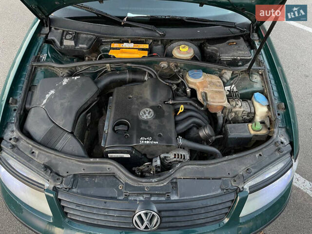 Зеленый Фольксваген Пассат, объемом двигателя 1.6 л и пробегом 365 тыс. км за 3100 $, фото 8 на Automoto.ua