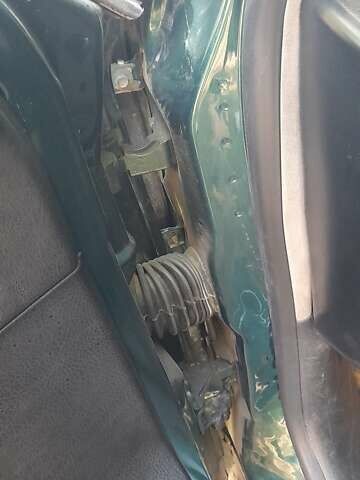 Зеленый Фольксваген Пассат, объемом двигателя 1.9 л и пробегом 471 тыс. км за 3500 $, фото 12 на Automoto.ua