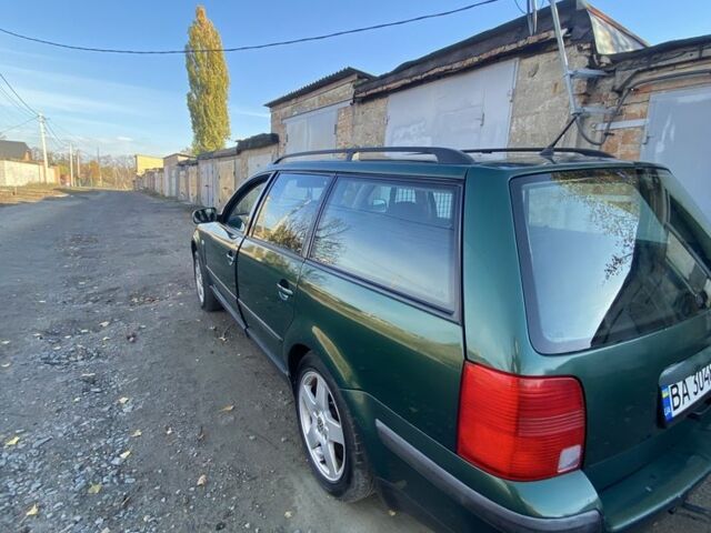 Зеленый Фольксваген Пассат, объемом двигателя 1.6 л и пробегом 500 тыс. км за 3100 $, фото 2 на Automoto.ua