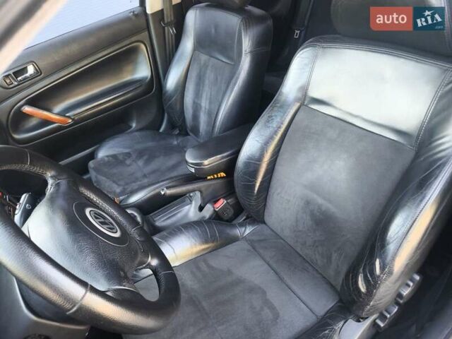 Зеленый Фольксваген Пассат, объемом двигателя 2.8 л и пробегом 305 тыс. км за 5200 $, фото 12 на Automoto.ua