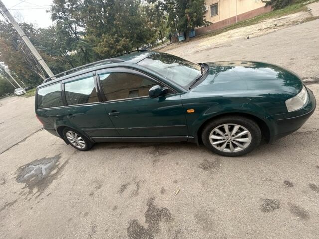 Зеленый Фольксваген Пассат, объемом двигателя 1.8 л и пробегом 260 тыс. км за 4000 $, фото 2 на Automoto.ua