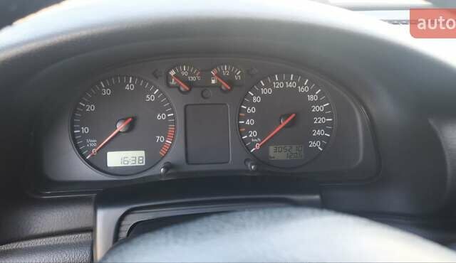 Зеленый Фольксваген Пассат, объемом двигателя 2.8 л и пробегом 305 тыс. км за 5200 $, фото 9 на Automoto.ua