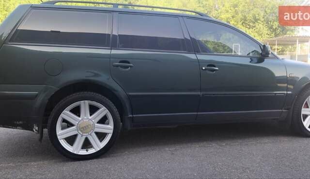 Зеленый Фольксваген Пассат, объемом двигателя 2.8 л и пробегом 305 тыс. км за 5200 $, фото 6 на Automoto.ua