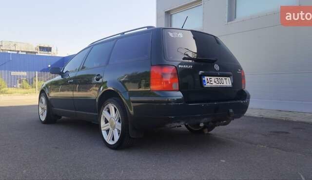 Зеленый Фольксваген Пассат, объемом двигателя 2.8 л и пробегом 305 тыс. км за 5200 $, фото 5 на Automoto.ua