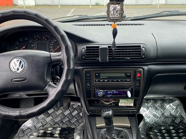 Зелений Фольксваген Пассат, об'ємом двигуна 1.8 л та пробігом 290 тис. км за 3300 $, фото 5 на Automoto.ua