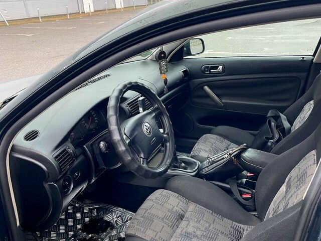 Зелений Фольксваген Пассат, об'ємом двигуна 1.8 л та пробігом 290 тис. км за 3300 $, фото 4 на Automoto.ua