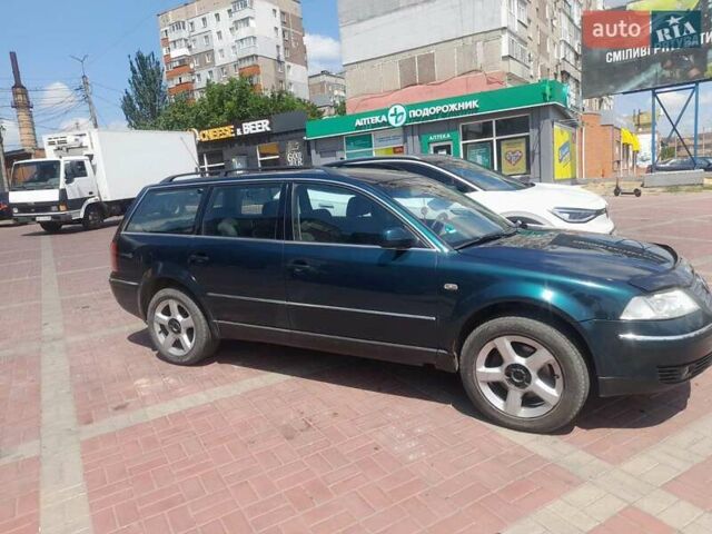 Зеленый Фольксваген Пассат, объемом двигателя 2.5 л и пробегом 400 тыс. км за 3100 $, фото 1 на Automoto.ua