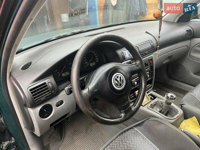 Зелений Фольксваген Пассат, об'ємом двигуна 1.6 л та пробігом 236 тис. км за 3200 $, фото 4 на Automoto.ua