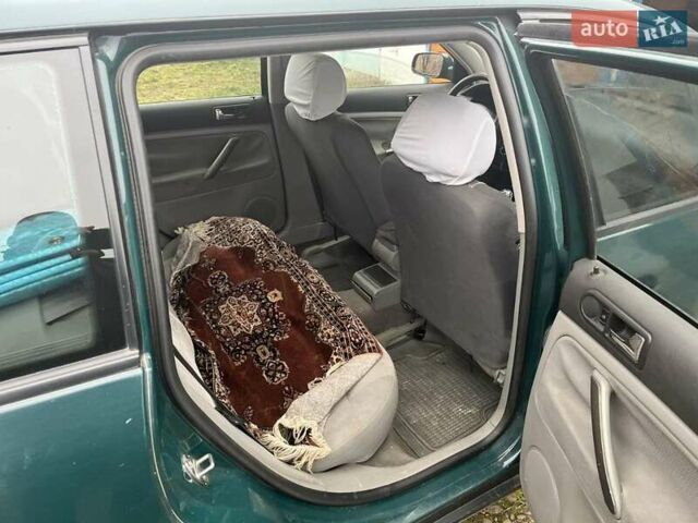 Зелений Фольксваген Пассат, об'ємом двигуна 1.6 л та пробігом 236 тис. км за 3200 $, фото 10 на Automoto.ua