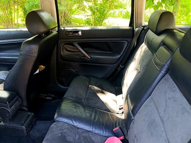 Зелений Фольксваген Пассат, об'ємом двигуна 1.8 л та пробігом 244 тис. км за 4350 $, фото 5 на Automoto.ua