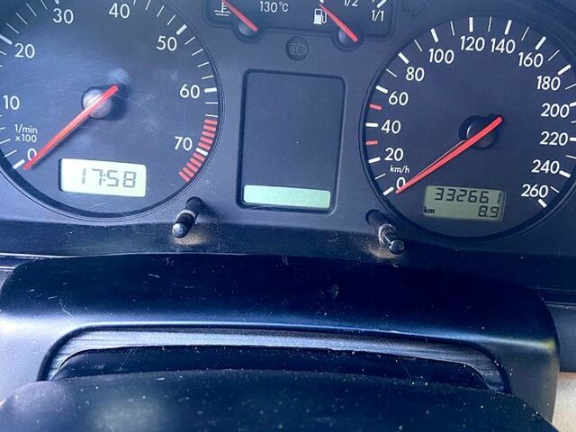 Зеленый Фольксваген Пассат, объемом двигателя 1.8 л и пробегом 300 тыс. км за 3990 $, фото 5 на Automoto.ua