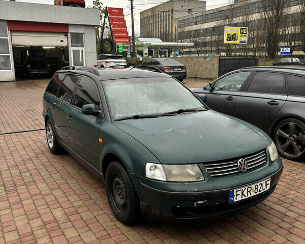 Зеленый Фольксваген Пассат, объемом двигателя 1.9 л и пробегом 390 тыс. км за 1600 $, фото 2 на Automoto.ua