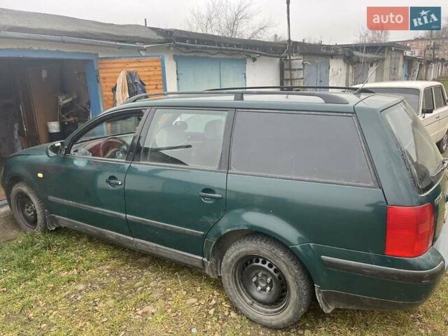 Зелений Фольксваген Пассат, об'ємом двигуна 1.6 л та пробігом 236 тис. км за 3200 $, фото 1 на Automoto.ua