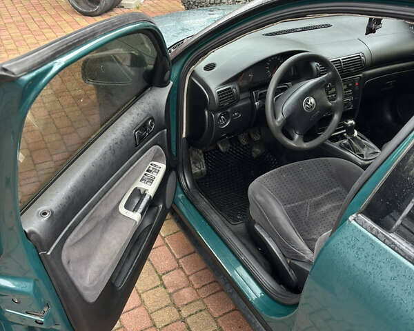 Зеленый Фольксваген Пассат, объемом двигателя 1.9 л и пробегом 390 тыс. км за 1600 $, фото 8 на Automoto.ua