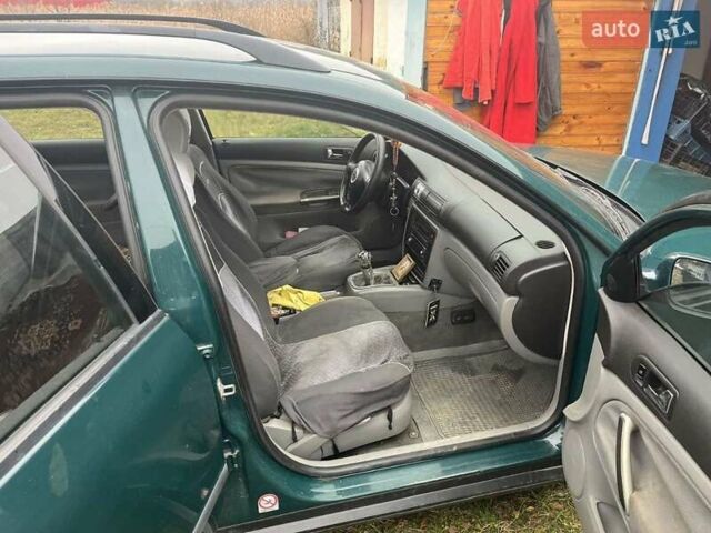 Зелений Фольксваген Пассат, об'ємом двигуна 1.6 л та пробігом 236 тис. км за 3200 $, фото 7 на Automoto.ua