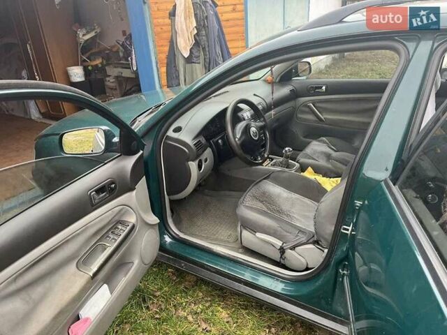 Зелений Фольксваген Пассат, об'ємом двигуна 1.6 л та пробігом 236 тис. км за 3200 $, фото 8 на Automoto.ua