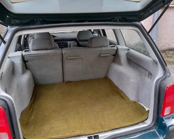 Зелений Фольксваген Пассат, об'ємом двигуна 1.6 л та пробігом 270 тис. км за 3600 $, фото 4 на Automoto.ua