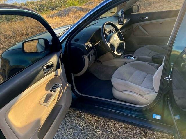 Зеленый Фольксваген Пассат, объемом двигателя 1.8 л и пробегом 300 тыс. км за 3990 $, фото 1 на Automoto.ua