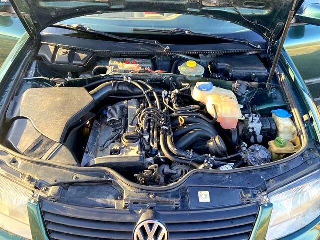 Зеленый Фольксваген Пассат, объемом двигателя 1.8 л и пробегом 300 тыс. км за 3990 $, фото 4 на Automoto.ua