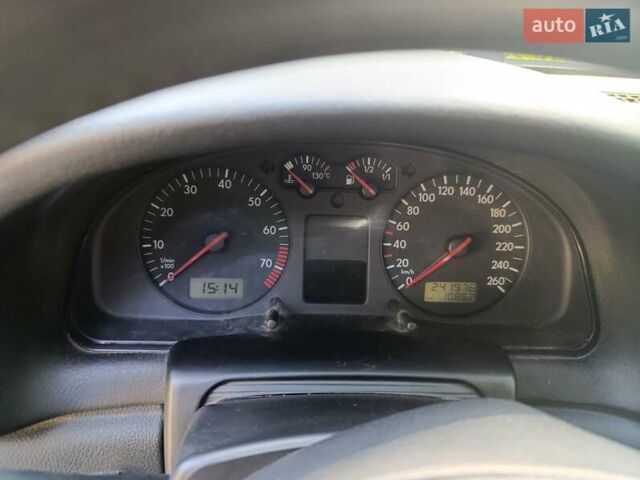 Зелений Фольксваген Пассат, об'ємом двигуна 1.8 л та пробігом 242 тис. км за 4500 $, фото 6 на Automoto.ua