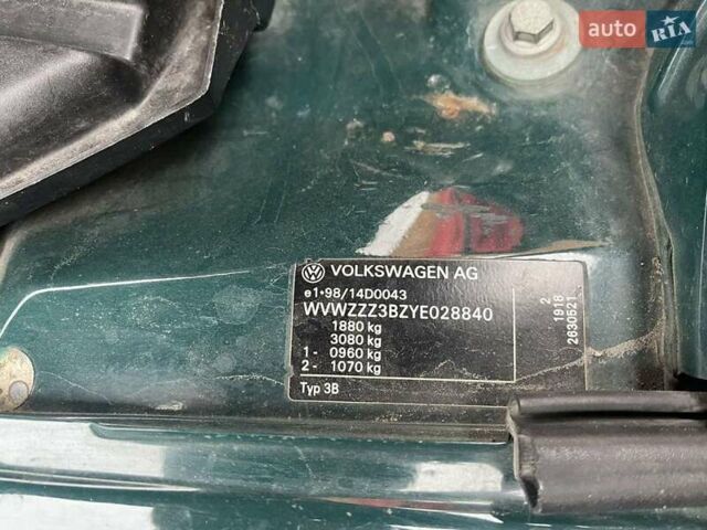 Зелений Фольксваген Пассат, об'ємом двигуна 1.6 л та пробігом 236 тис. км за 3200 $, фото 11 на Automoto.ua