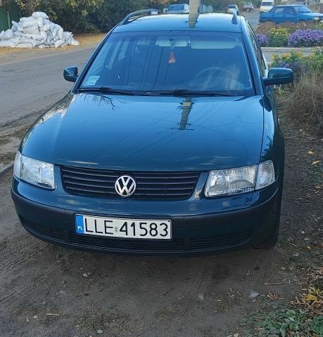 Зеленый Фольксваген Пассат, объемом двигателя 2 л и пробегом 471 тыс. км за 2300 $, фото 5 на Automoto.ua