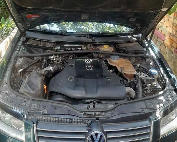 Зеленый Фольксваген Пассат, объемом двигателя 2.5 л и пробегом 400 тыс. км за 3100 $, фото 6 на Automoto.ua