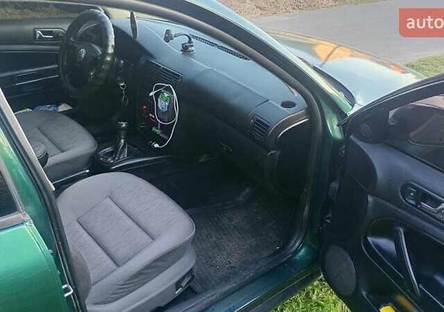 Зелений Фольксваген Пассат, об'ємом двигуна 1.9 л та пробігом 356 тис. км за 3699 $, фото 7 на Automoto.ua