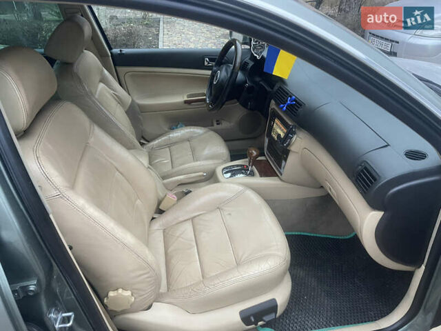 Зелений Фольксваген Пассат, об'ємом двигуна 2.5 л та пробігом 325 тис. км за 3600 $, фото 9 на Automoto.ua