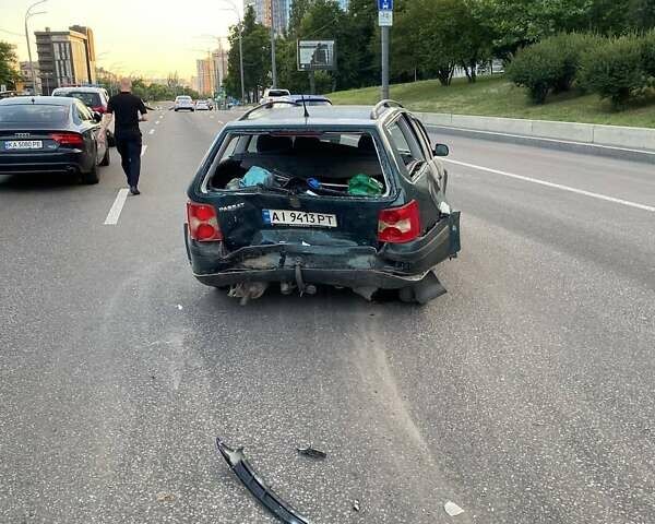 Зеленый Фольксваген Пассат, объемом двигателя 1.6 л и пробегом 290 тыс. км за 1750 $, фото 2 на Automoto.ua