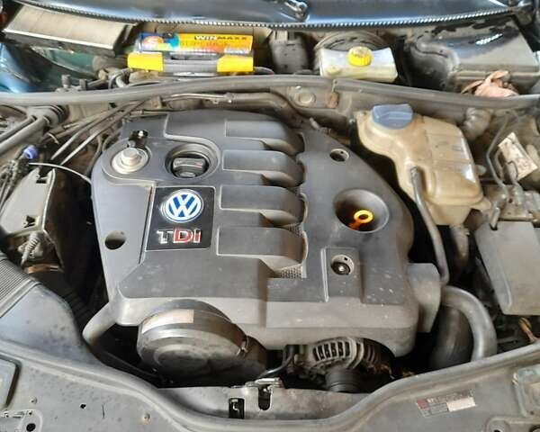 Зеленый Фольксваген Пассат, объемом двигателя 1.9 л и пробегом 377 тыс. км за 3615 $, фото 3 на Automoto.ua