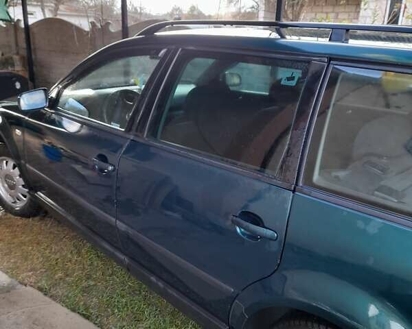 Зеленый Фольксваген Пассат, объемом двигателя 1.9 л и пробегом 377 тыс. км за 3615 $, фото 6 на Automoto.ua