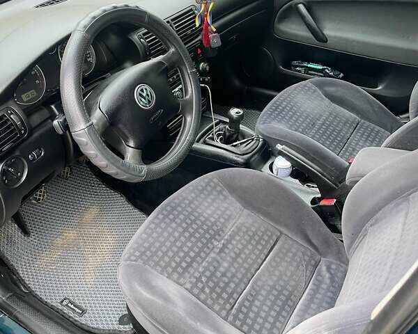 Зеленый Фольксваген Пассат, объемом двигателя 1.98 л и пробегом 375 тыс. км за 4200 $, фото 9 на Automoto.ua