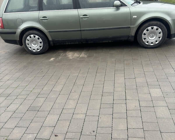 Зеленый Фольксваген Пассат, объемом двигателя 1.78 л и пробегом 240 тыс. км за 4150 $, фото 1 на Automoto.ua
