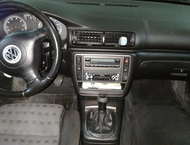 Зеленый Фольксваген Пассат, объемом двигателя 1.8 л и пробегом 280 тыс. км за 5500 $, фото 3 на Automoto.ua