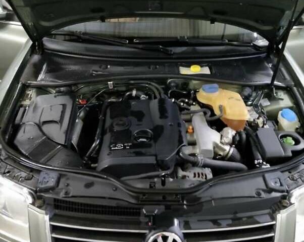 Зеленый Фольксваген Пассат, объемом двигателя 1.8 л и пробегом 280 тыс. км за 5500 $, фото 4 на Automoto.ua