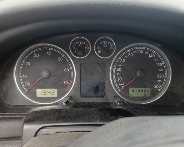 Зеленый Фольксваген Пассат, объемом двигателя 1.6 л и пробегом 319 тыс. км за 3500 $, фото 1 на Automoto.ua