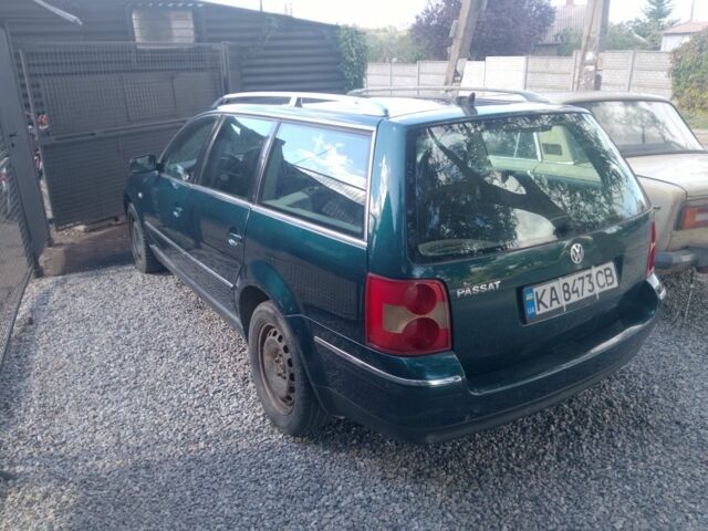 Зеленый Фольксваген Пассат, объемом двигателя 2.5 л и пробегом 355 тыс. км за 2300 $, фото 2 на Automoto.ua