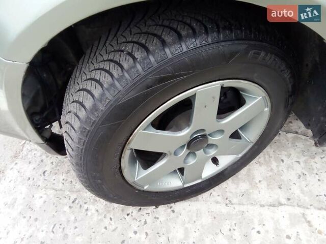 Зеленый Фольксваген Пассат, объемом двигателя 1.9 л и пробегом 380 тыс. км за 3500 $, фото 3 на Automoto.ua