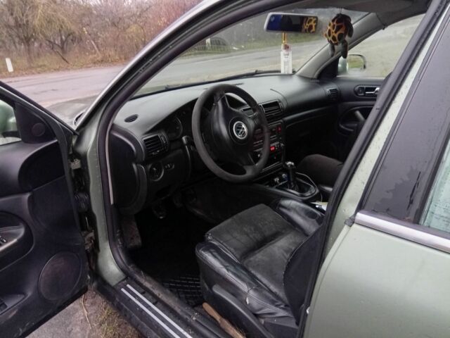 Зеленый Фольксваген Пассат, объемом двигателя 1.9 л и пробегом 392 тыс. км за 3400 $, фото 6 на Automoto.ua