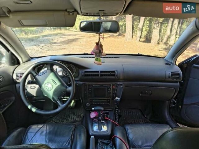 Зеленый Фольксваген Пассат, объемом двигателя 2.5 л и пробегом 300 тыс. км за 4400 $, фото 5 на Automoto.ua