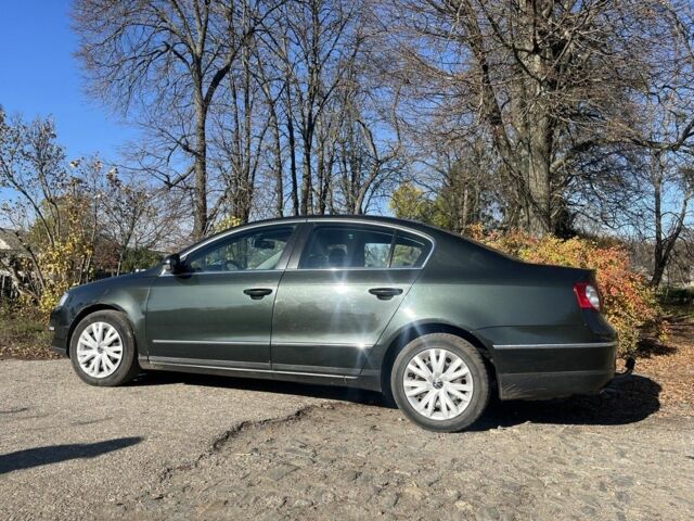 Зеленый Фольксваген Пассат, объемом двигателя 2 л и пробегом 275 тыс. км за 6500 $, фото 1 на Automoto.ua