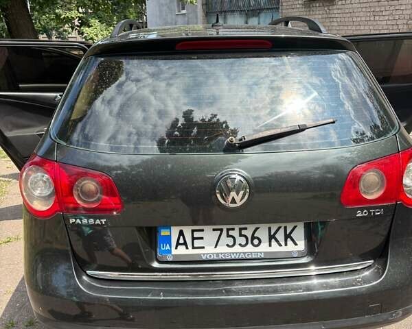 Зеленый Фольксваген Пассат, объемом двигателя 2 л и пробегом 235 тыс. км за 6000 $, фото 1 на Automoto.ua