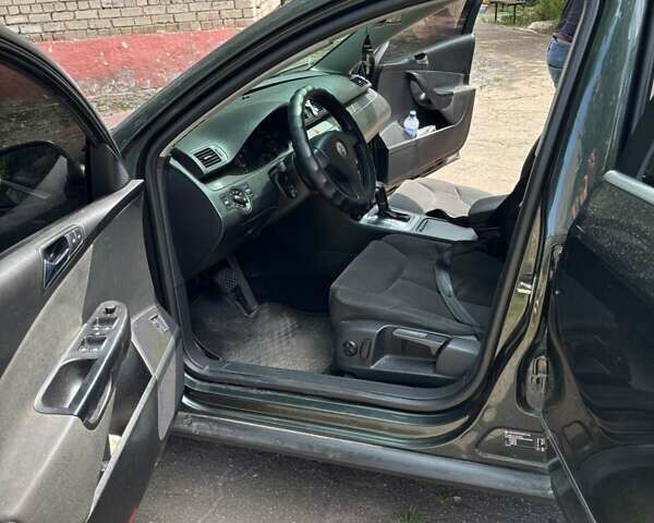 Зеленый Фольксваген Пассат, объемом двигателя 2 л и пробегом 235 тыс. км за 6000 $, фото 5 на Automoto.ua