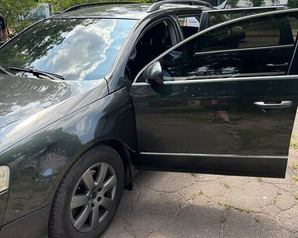 Зеленый Фольксваген Пассат, объемом двигателя 2 л и пробегом 235 тыс. км за 6000 $, фото 6 на Automoto.ua